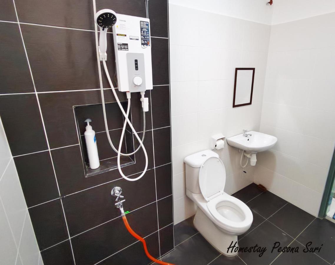 Pesona Suri Homestay 바투 파핫 외부 사진